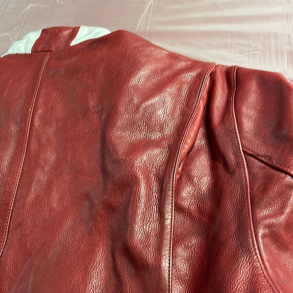 NWT men’s burgundy heavy leather jacket. Very well designed with brass zippers - Picture 13 of 16